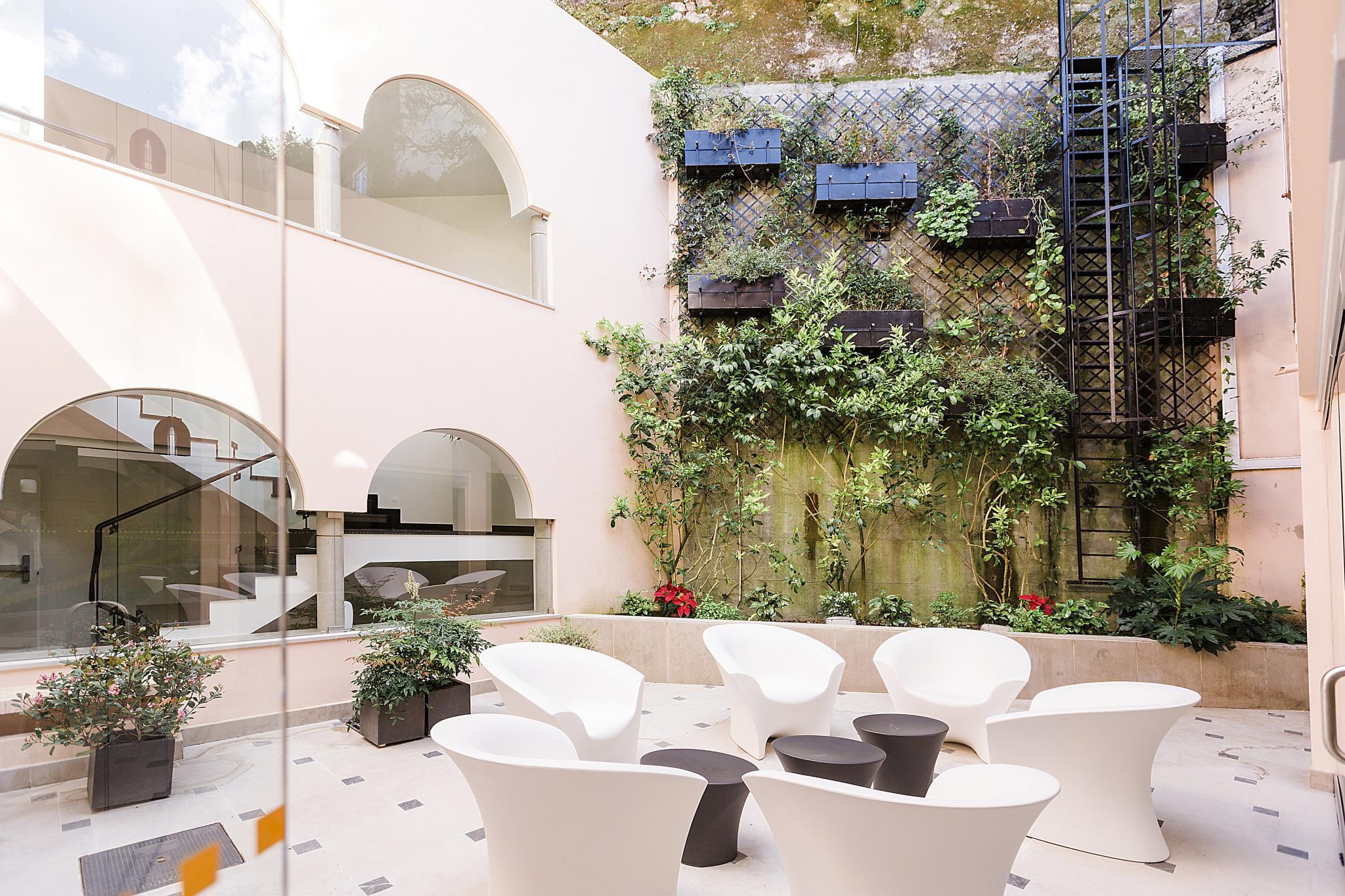 Ngoại cảnh khách sạn