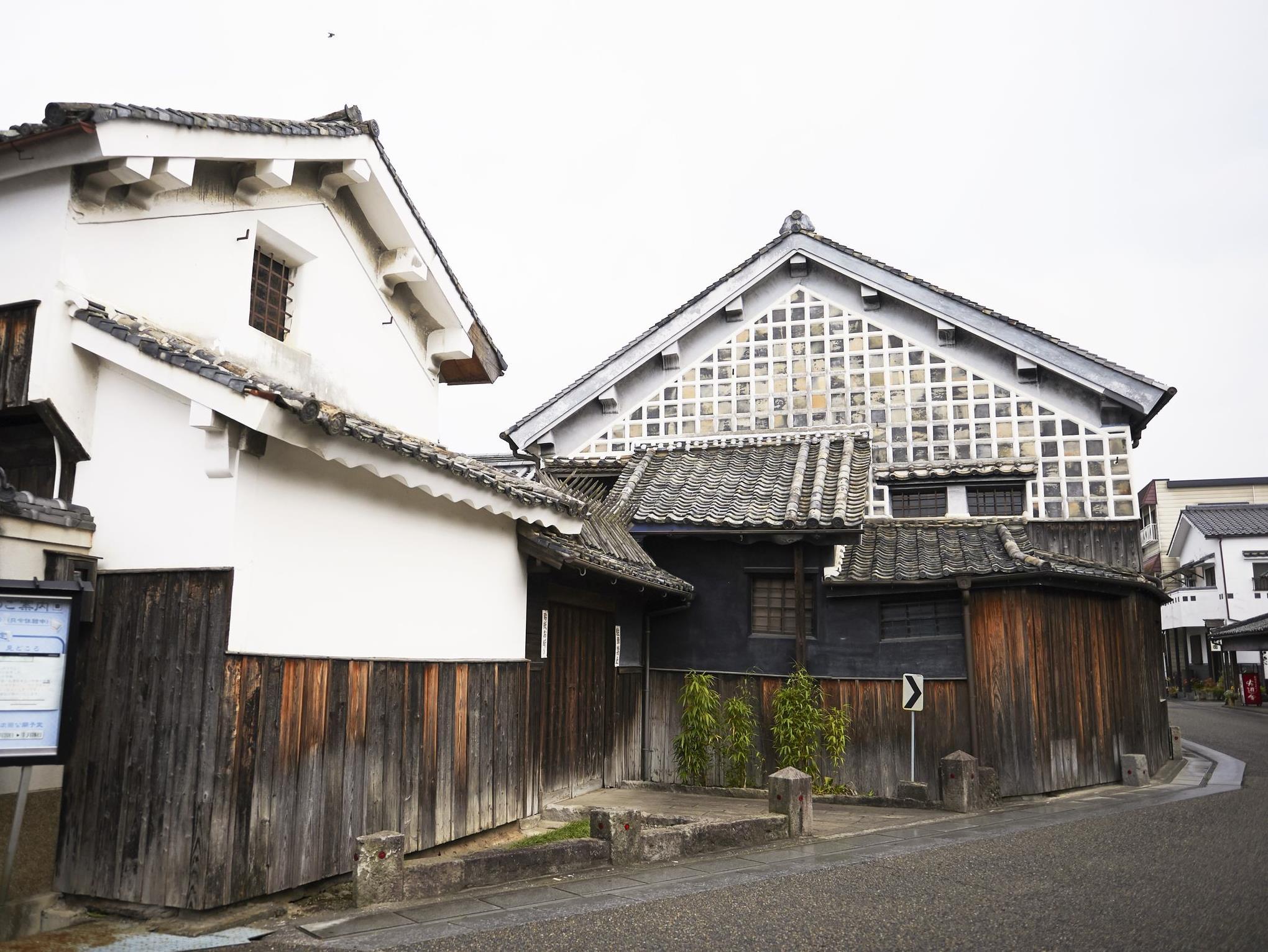 Khu vực xung quanh