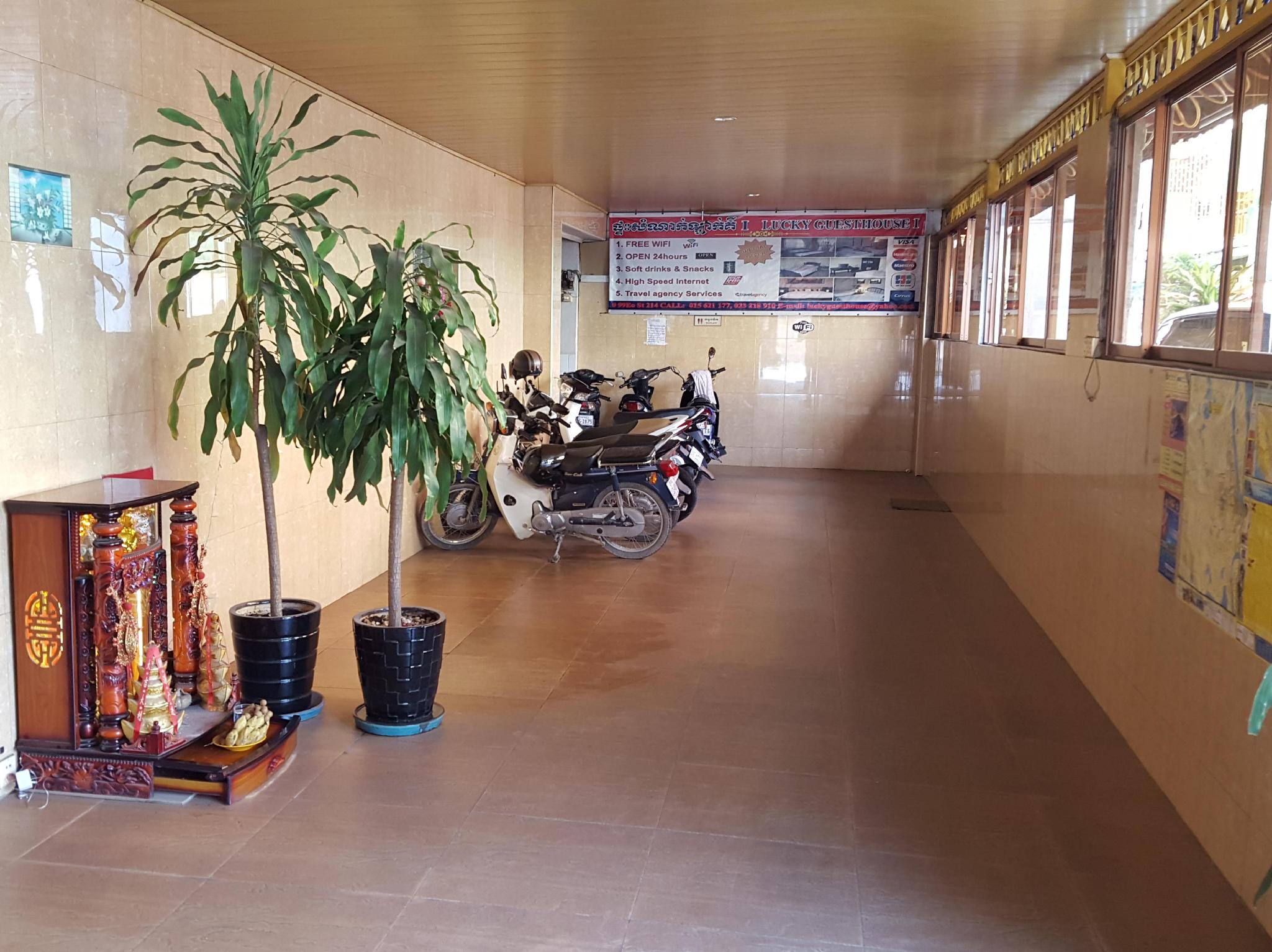 Khu vực xung quanh