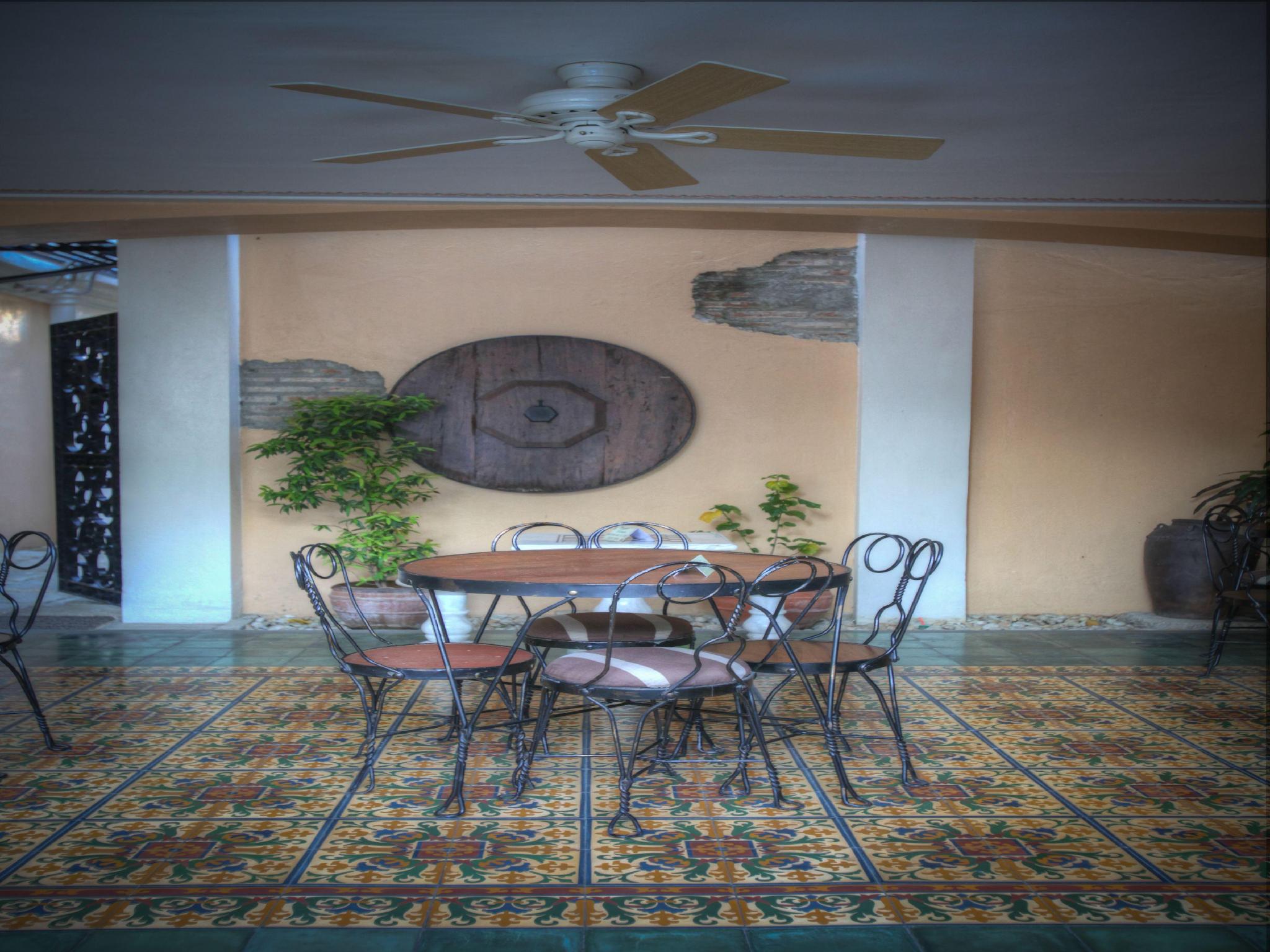 Khu vực xung quanh