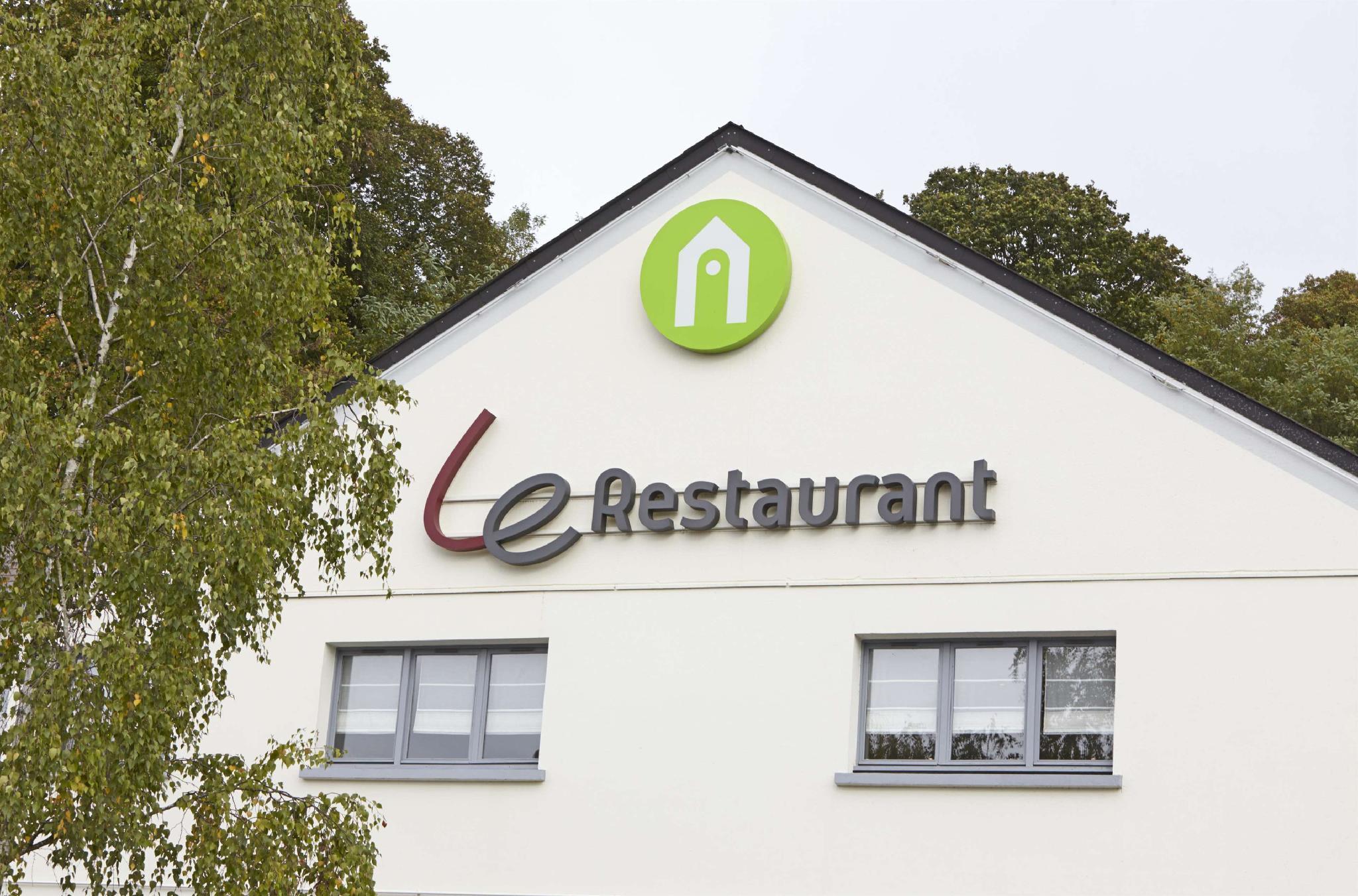 Ngoại cảnh khách sạn