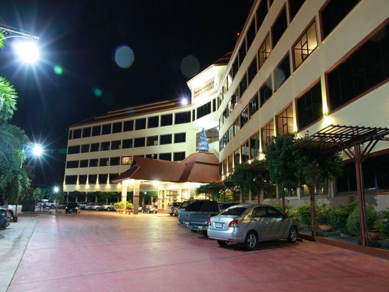 Ngoại cảnh khách sạn