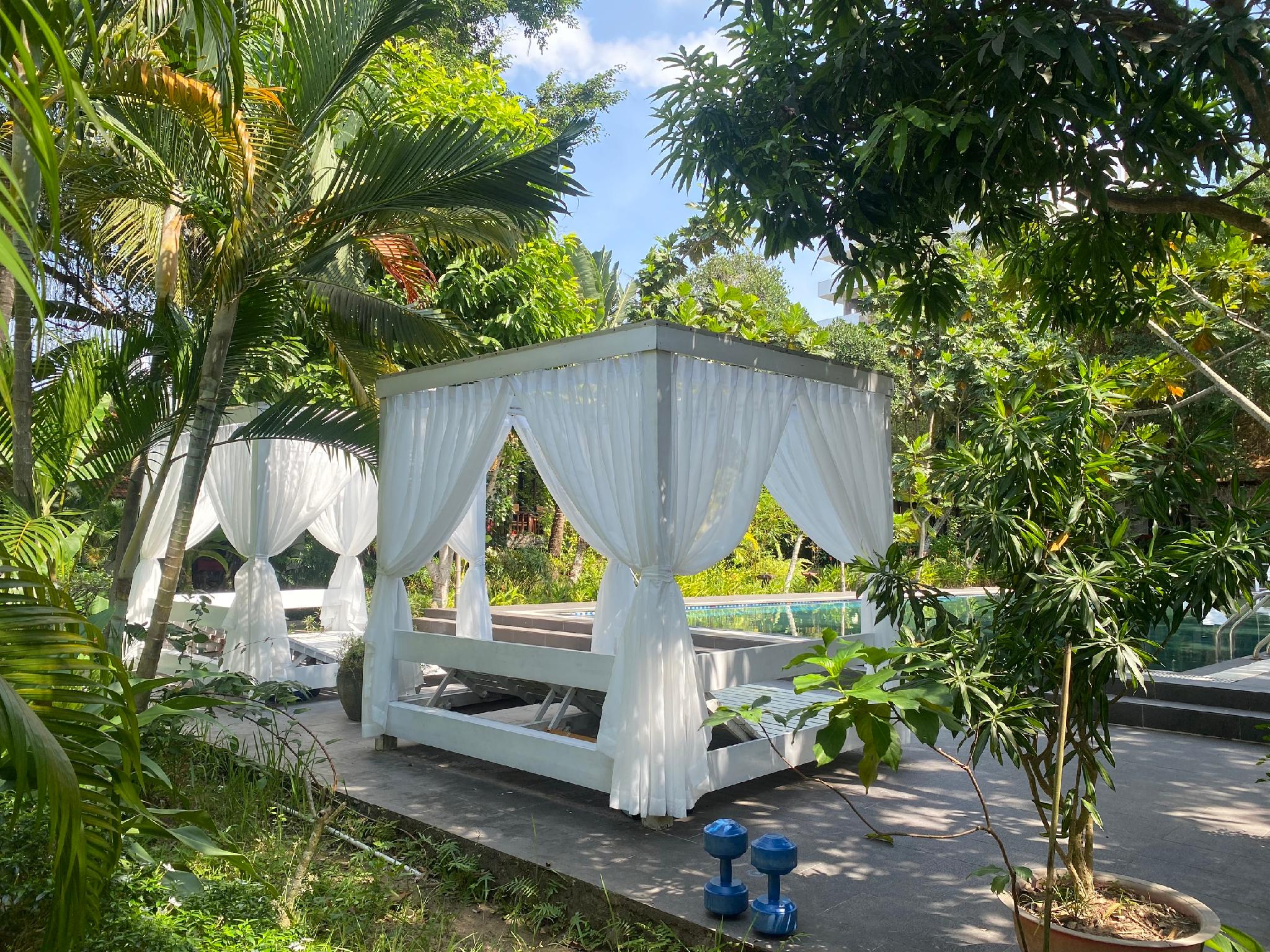 Khu vực xung quanh