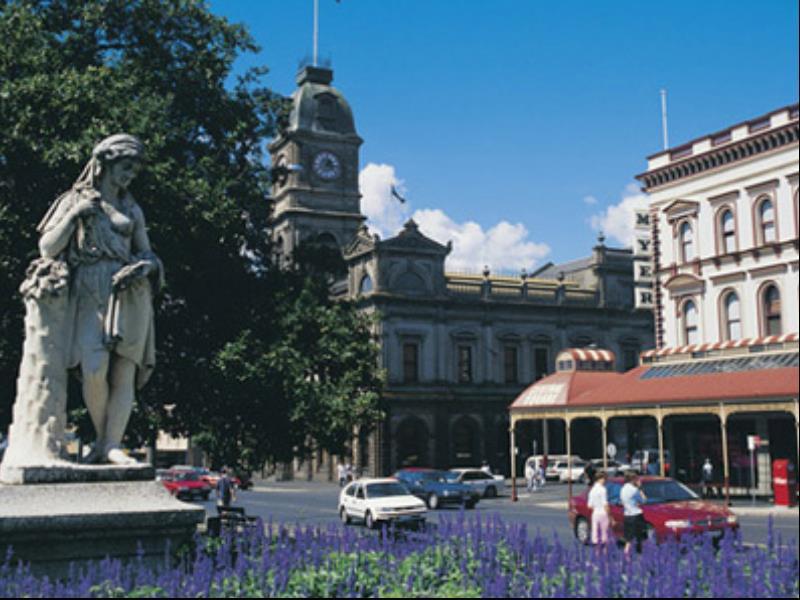 Khu vực xung quanh