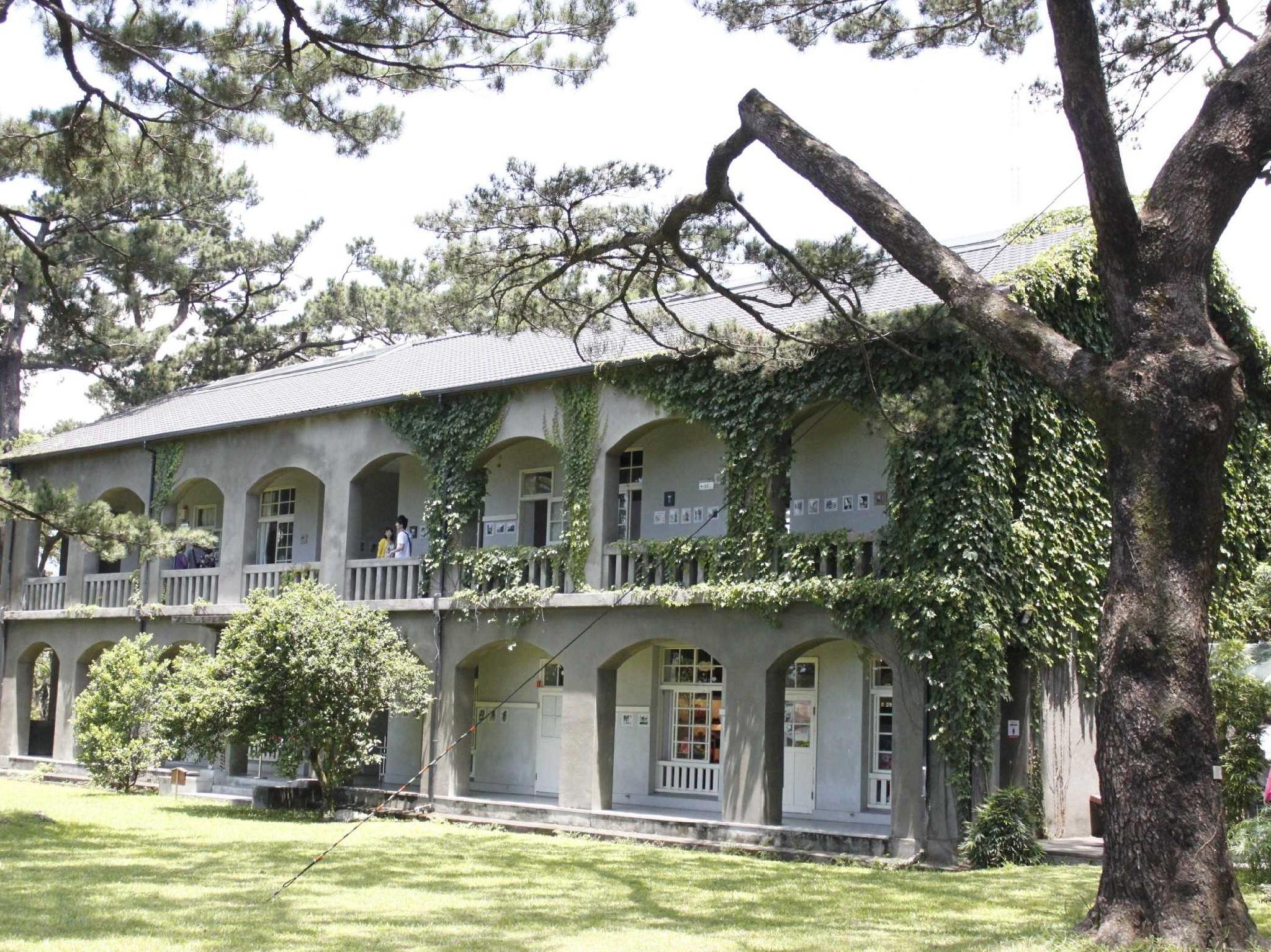 Nơi tham quan gần đây