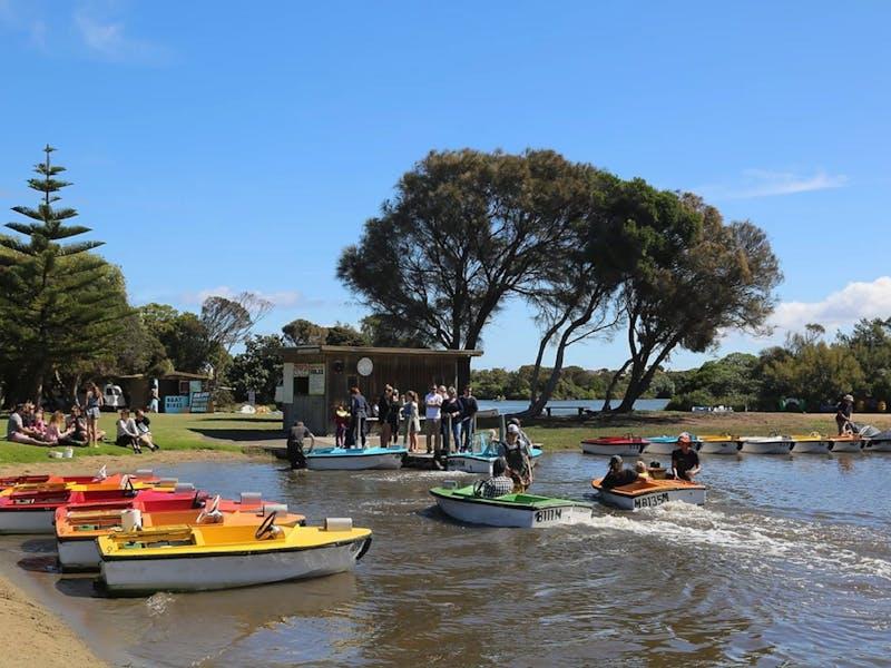 Nơi tham quan gần đây