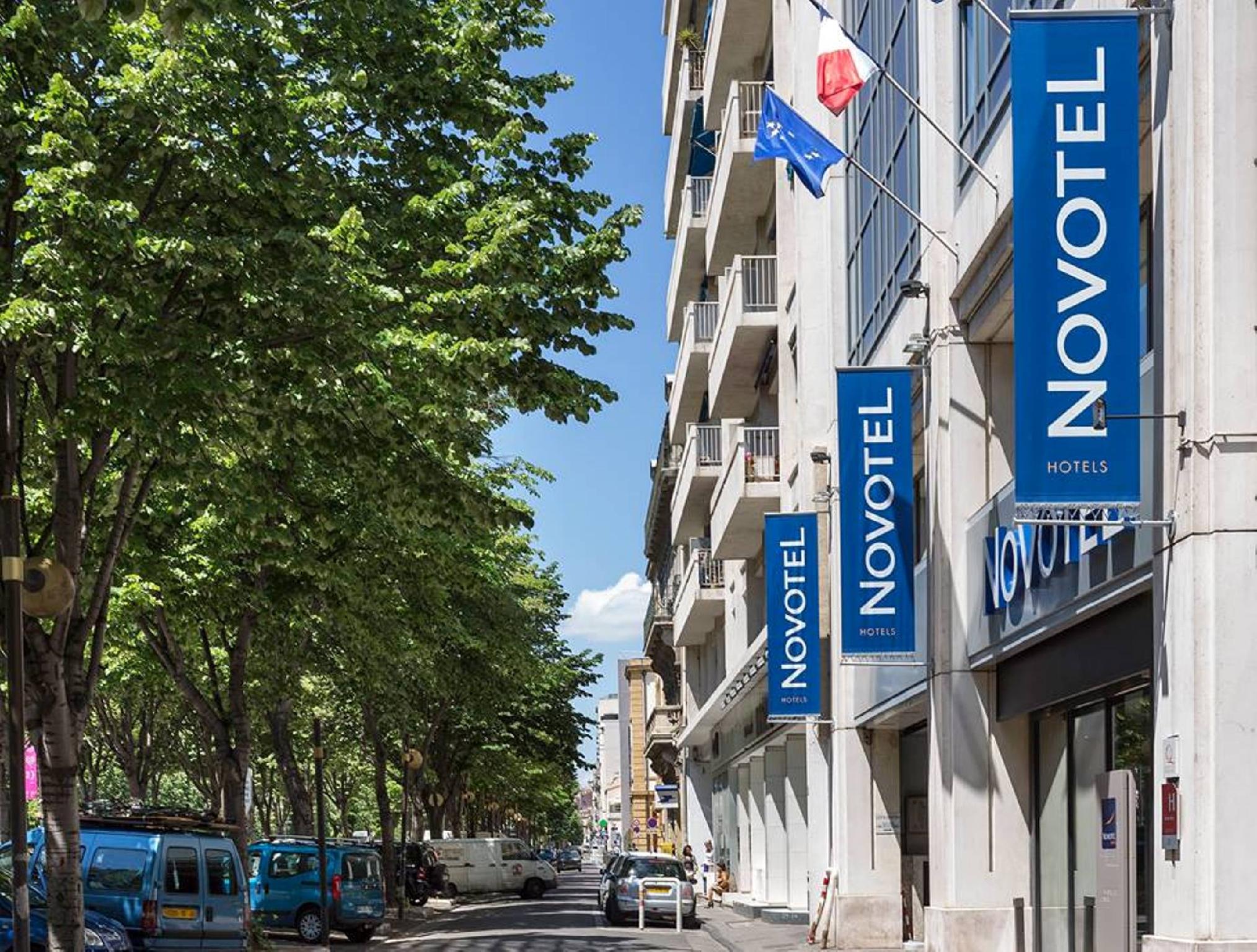 Ngoại cảnh khách sạn