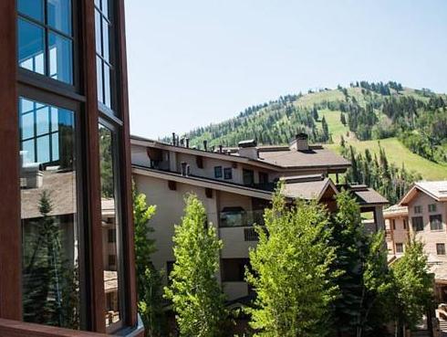 Khu vực xung quanh