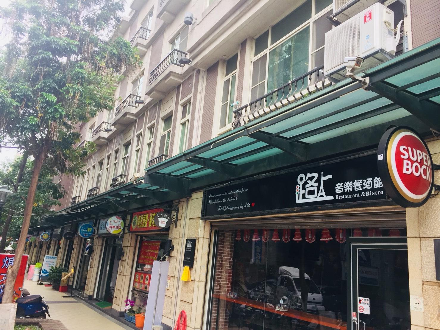 Khu vực xung quanh