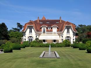 Ngoại cảnh khách sạn