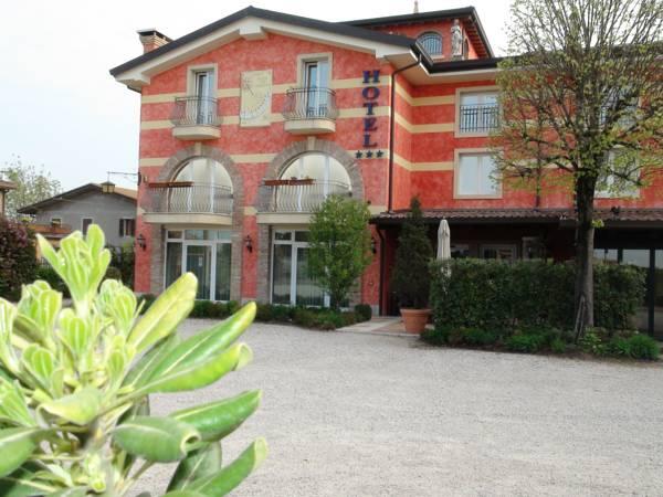 Ngoại cảnh khách sạn