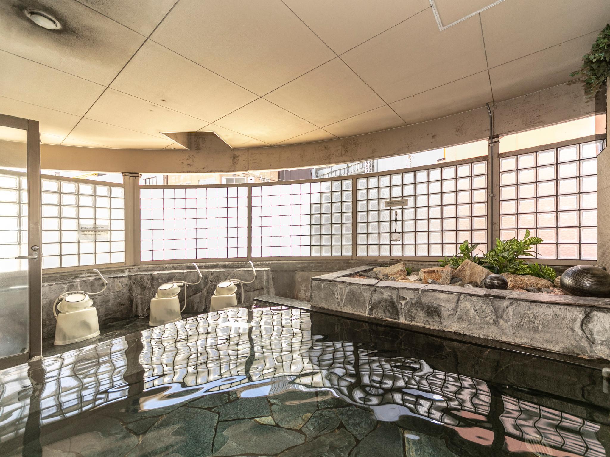 Tắm suối nước nóng