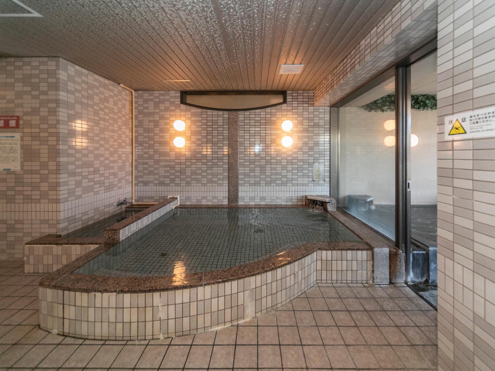 Tắm suối nước nóng