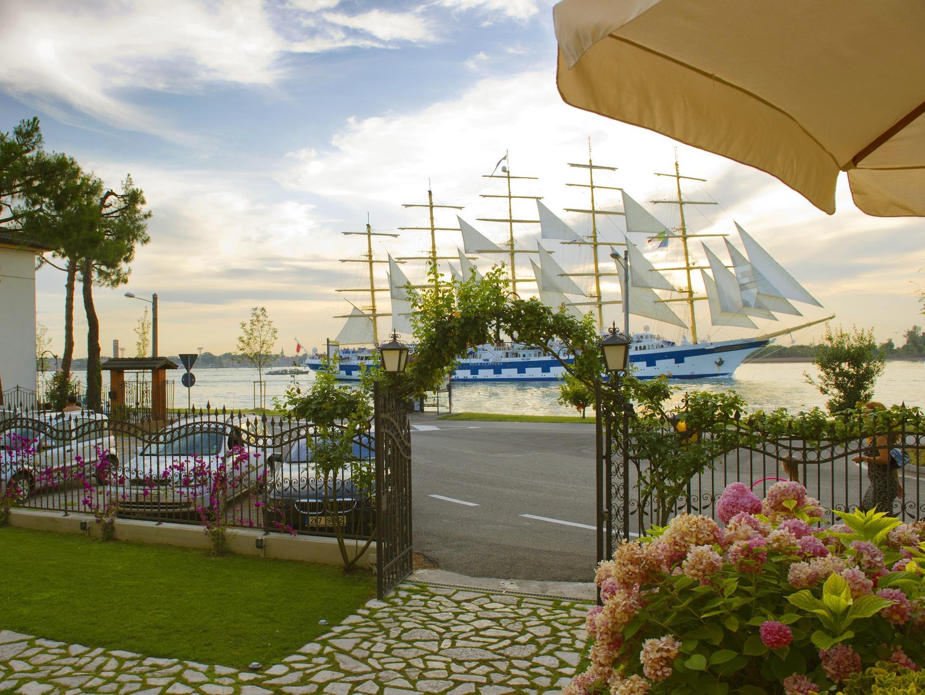 Ngoại cảnh khách sạn