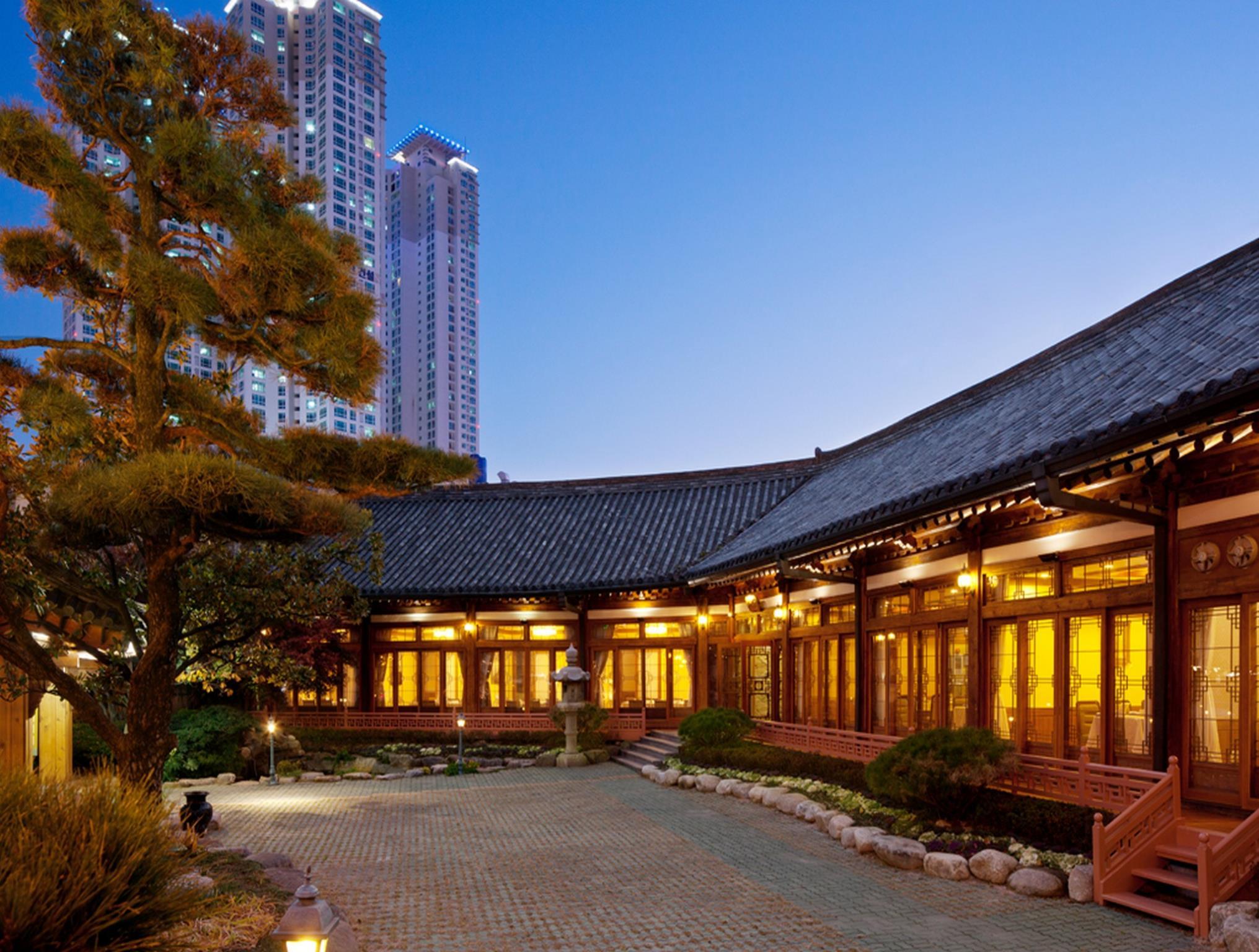 Ngoại cảnh khách sạn