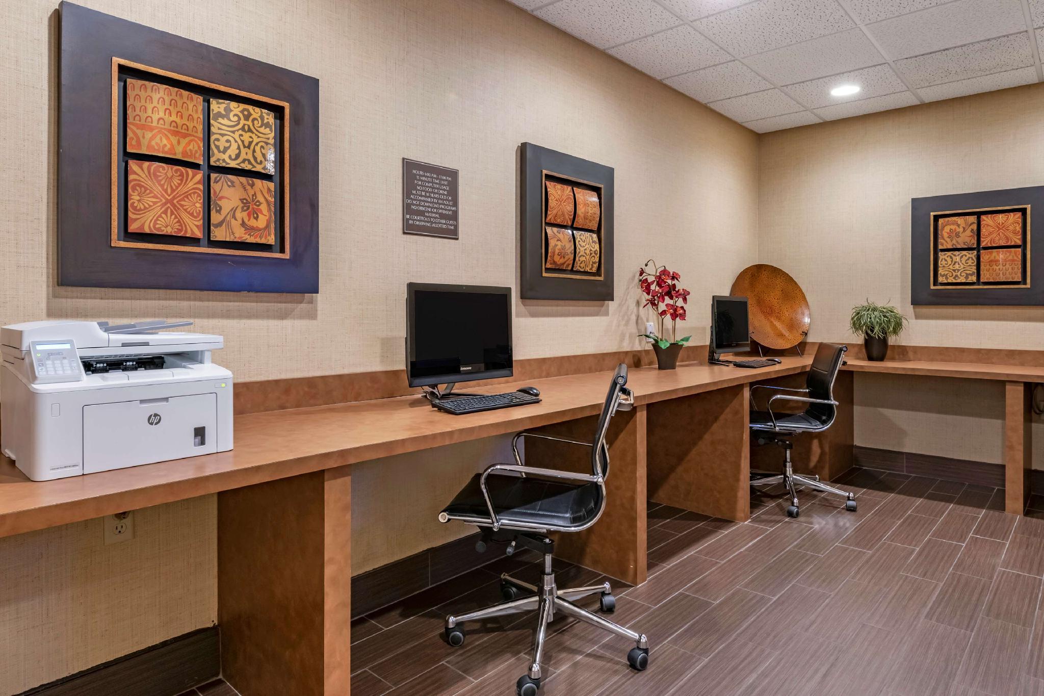 Trung tâm hội nghị