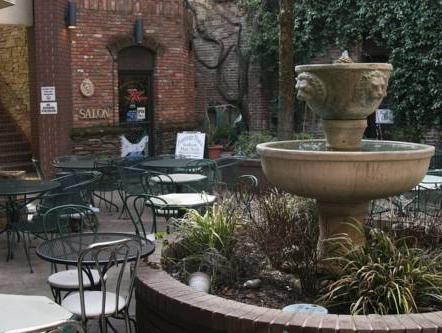 Ngoại cảnh khách sạn