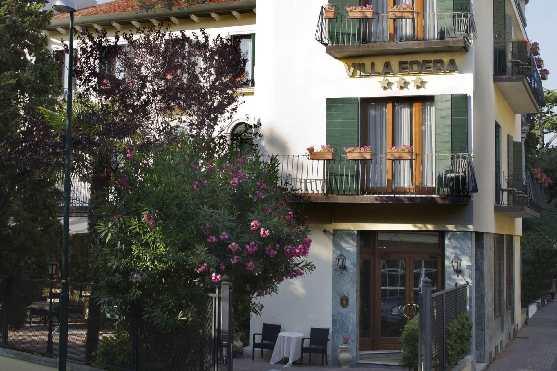 Ngoại cảnh khách sạn