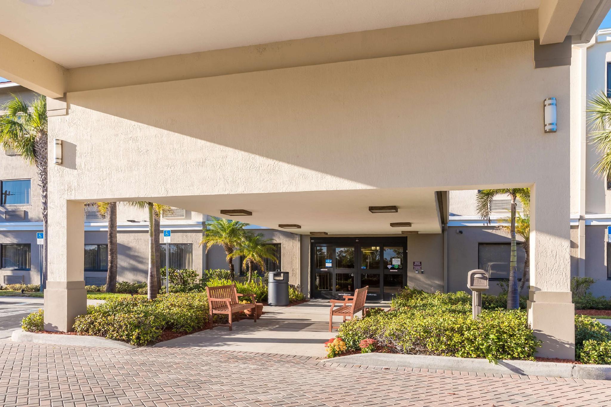 Ngoại cảnh khách sạn