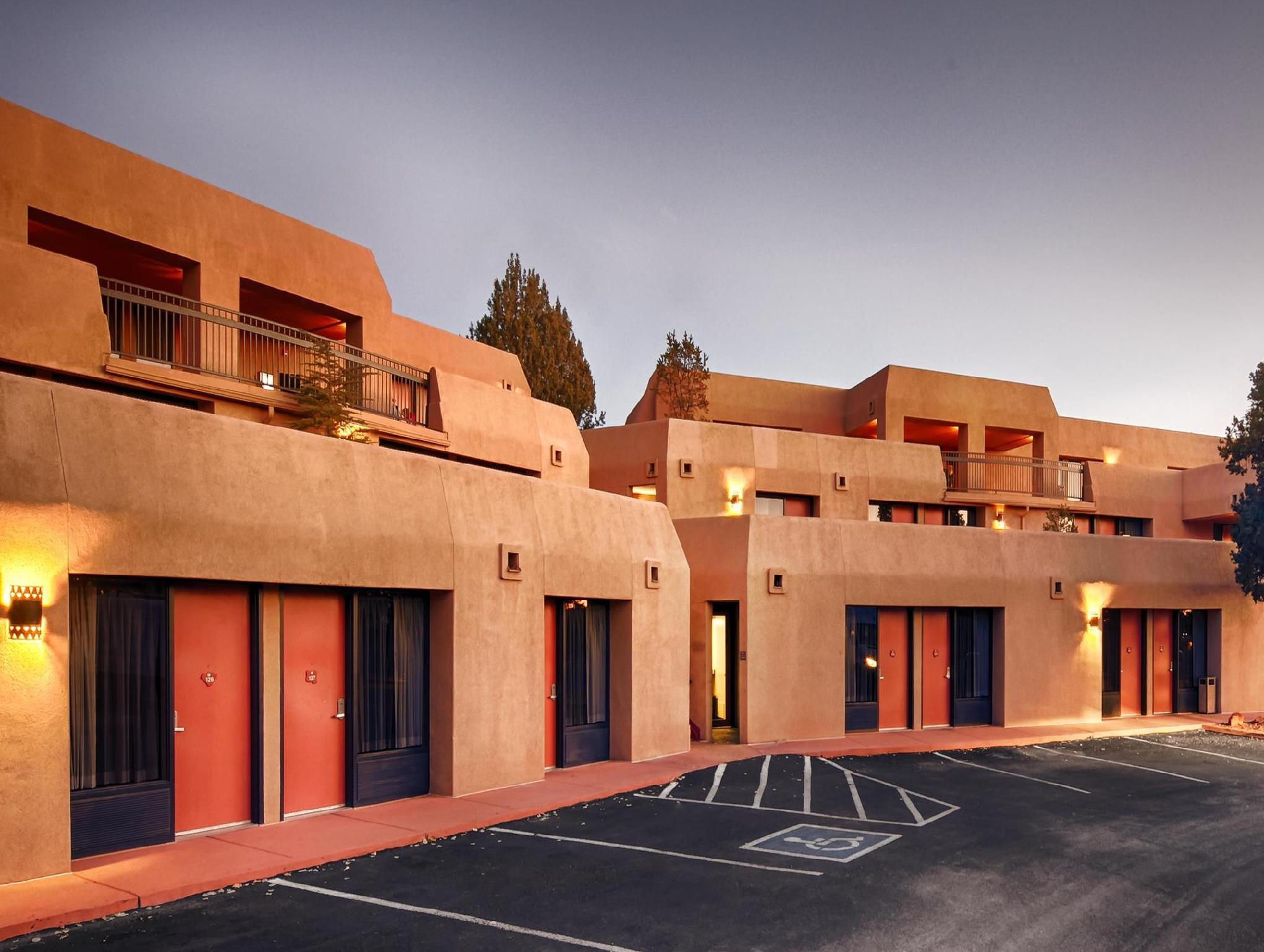 Ngoại cảnh khách sạn