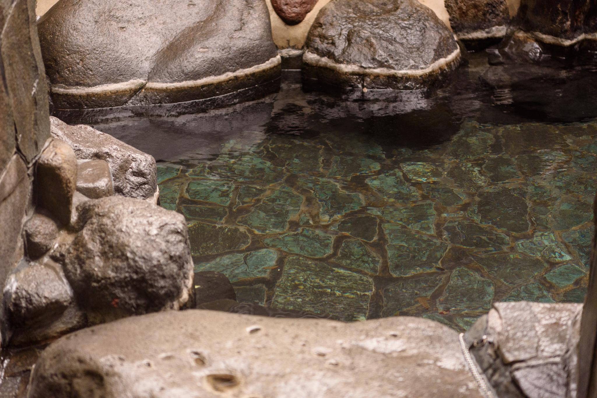 Tắm suối nước nóng