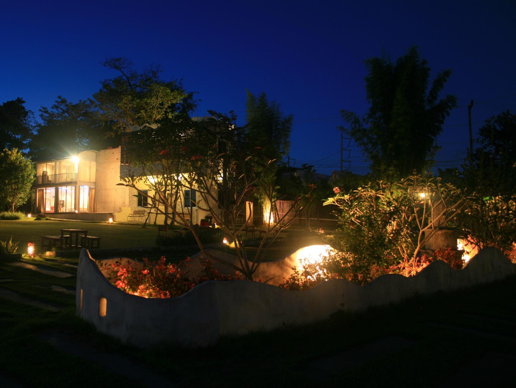 Khu vực xung quanh