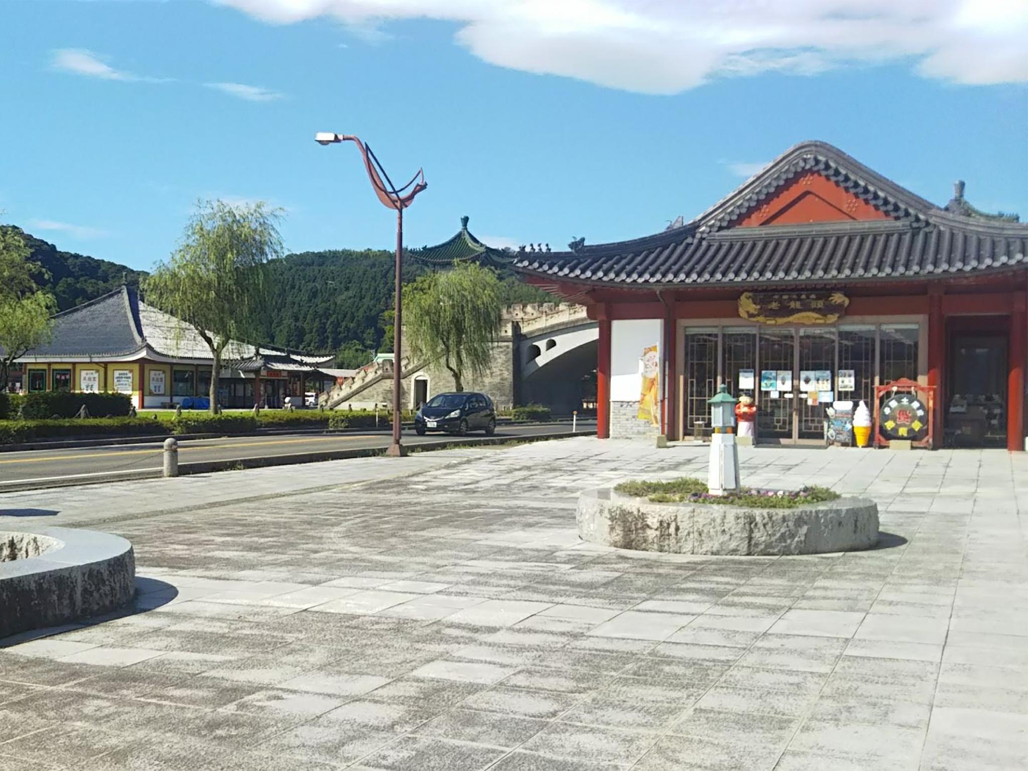 Nơi tham quan gần đây