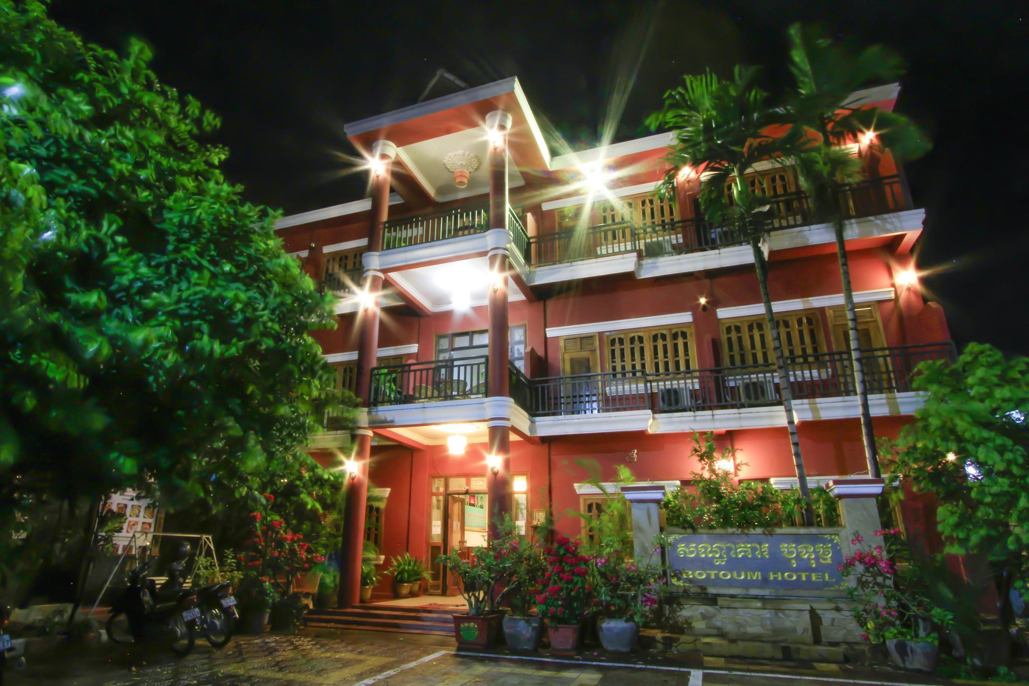 Ngoại cảnh khách sạn