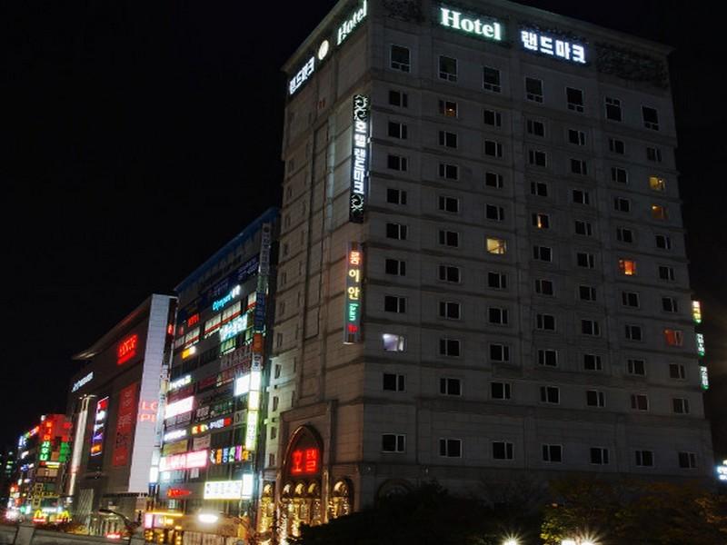 Ngoại cảnh khách sạn