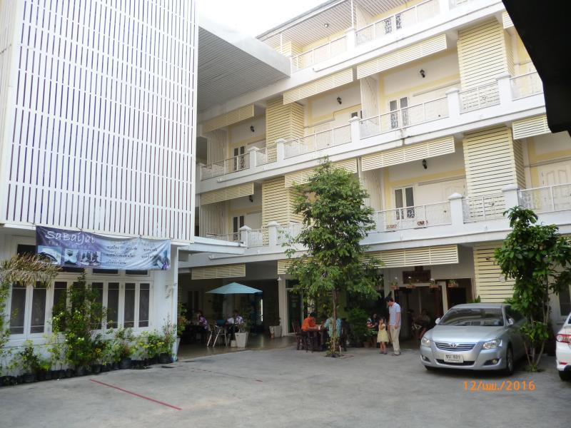 Ngoại cảnh khách sạn