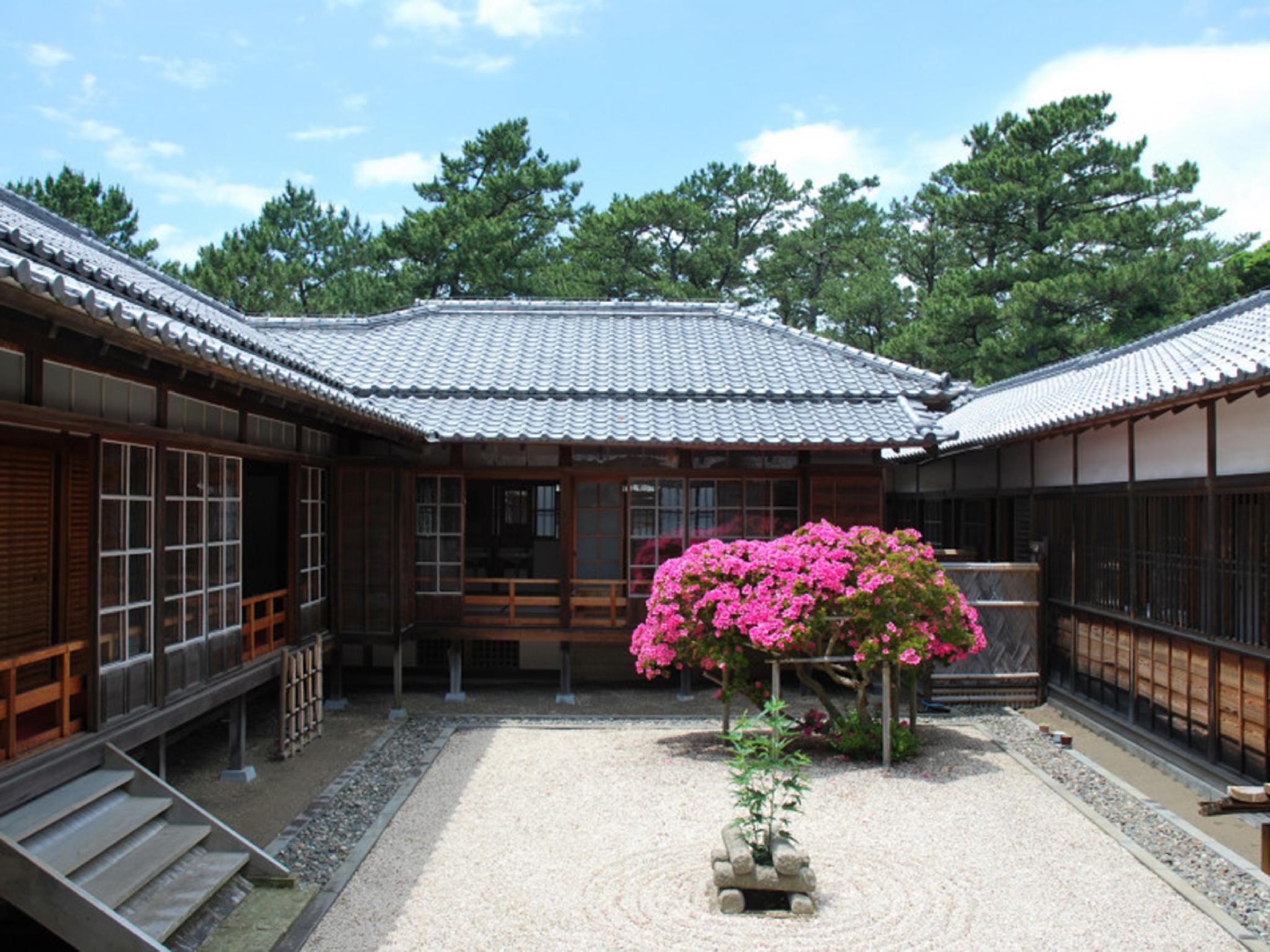 Nơi tham quan gần đây