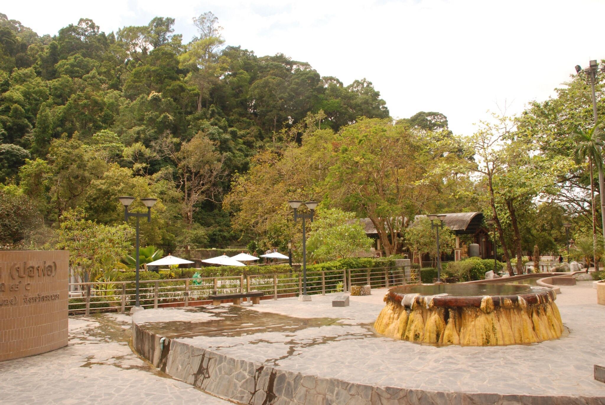 Nơi tham quan gần đây