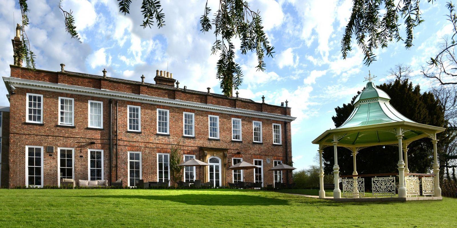 Ngoại cảnh khách sạn