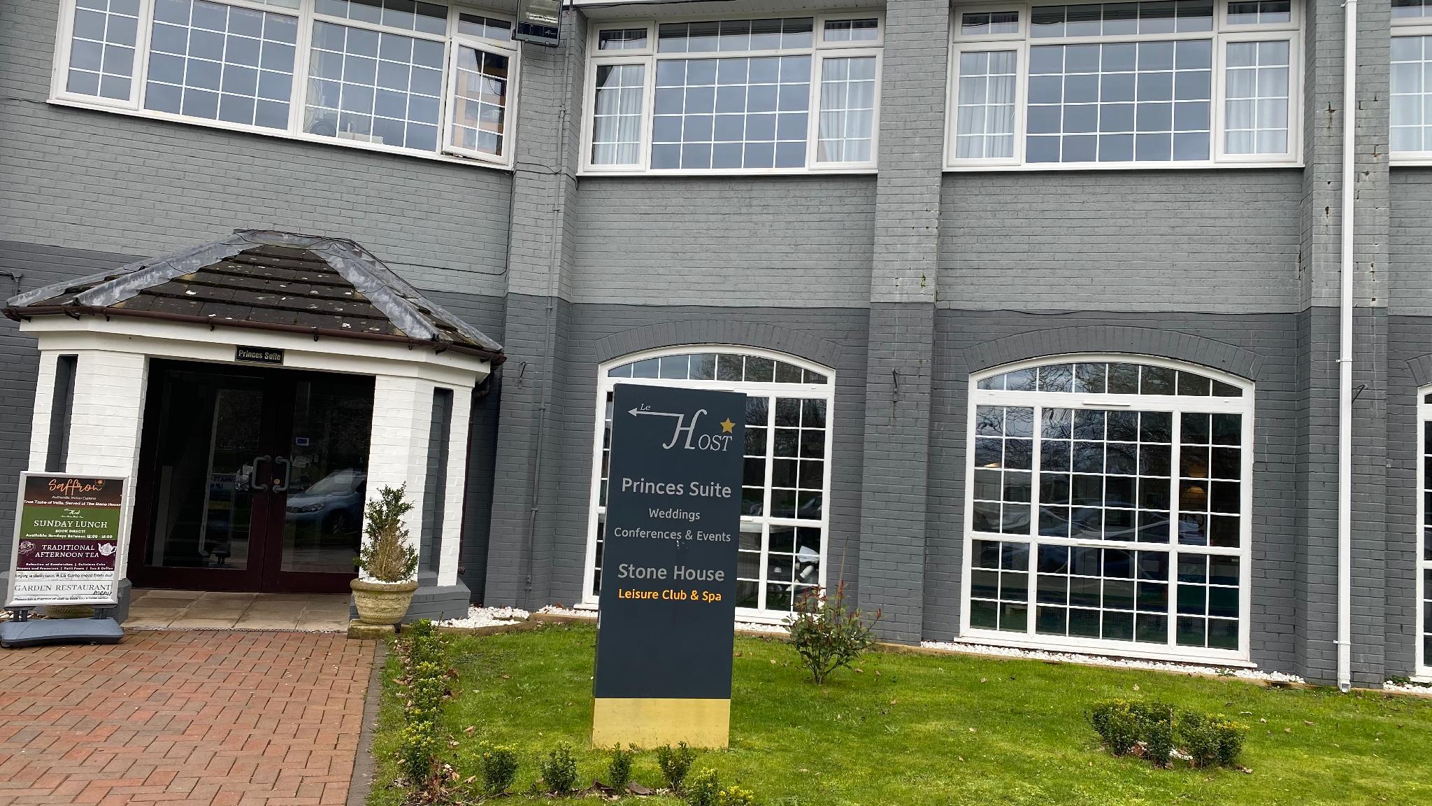 Ngoại cảnh khách sạn