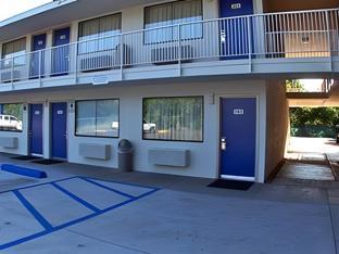 Ngoại cảnh khách sạn