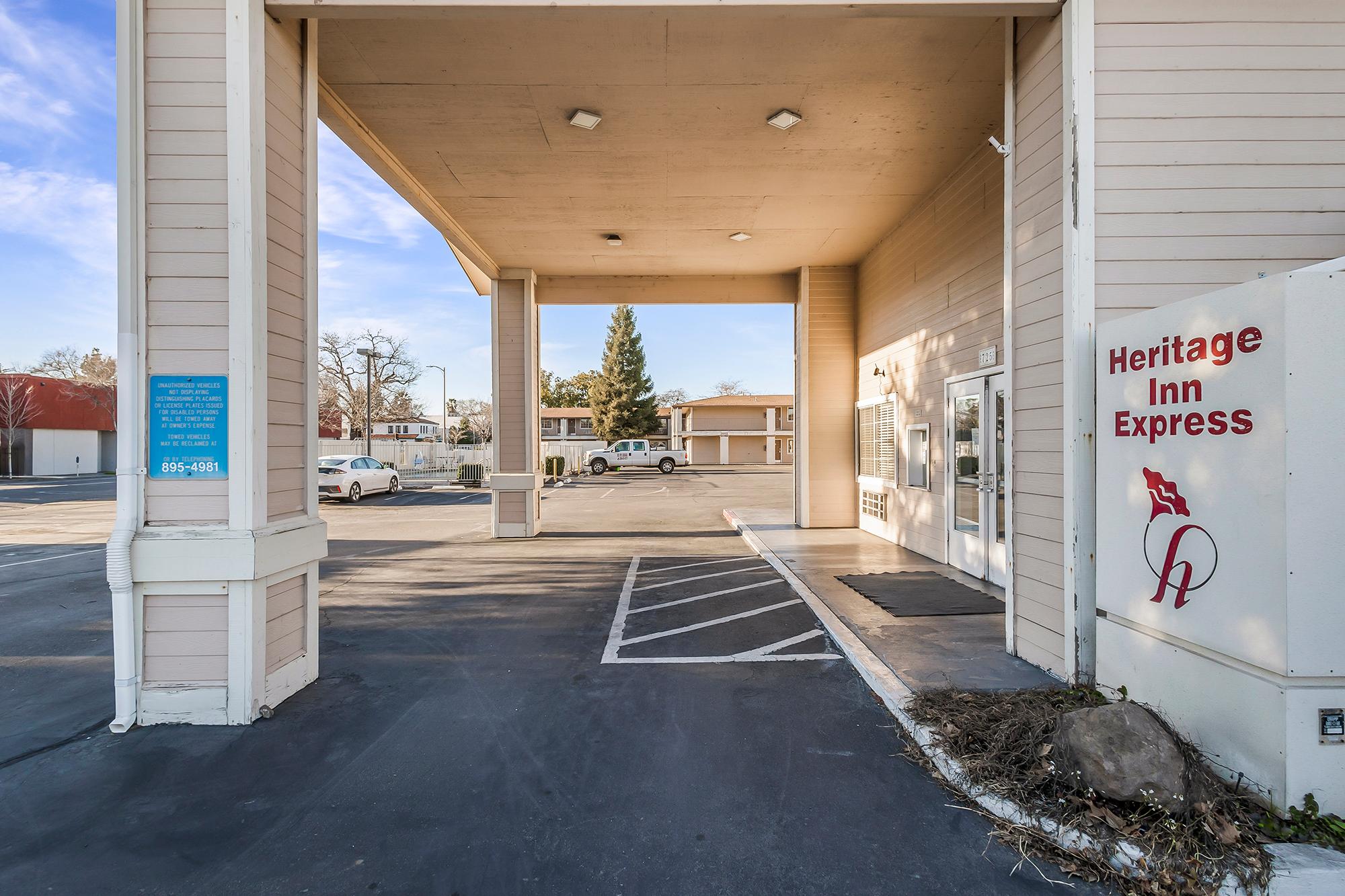 Ngoại cảnh khách sạn