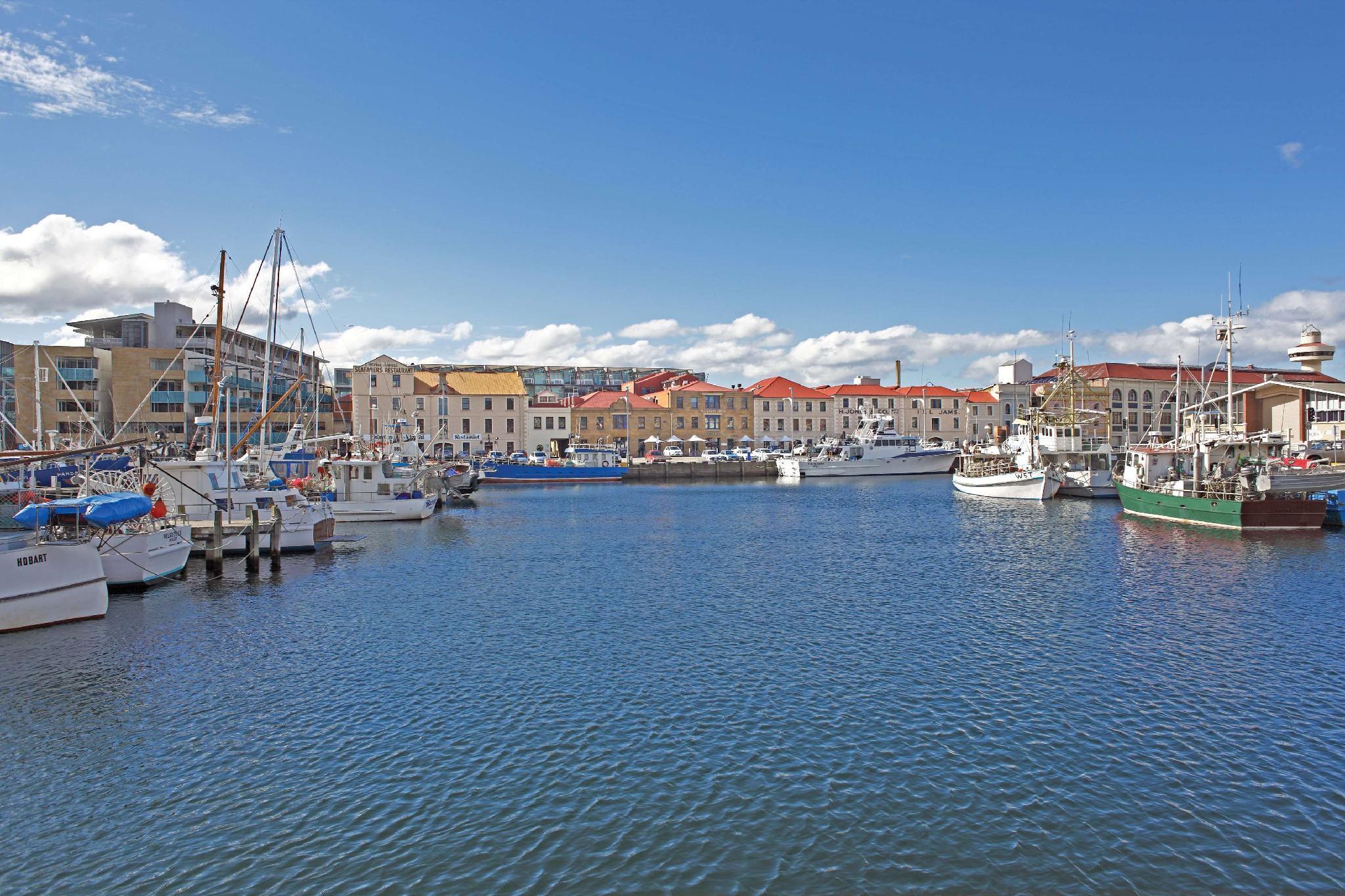 Khu vực xung quanh