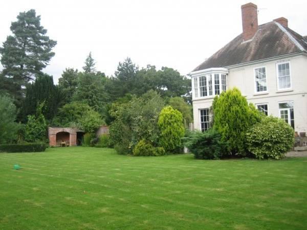 Ngoại cảnh khách sạn