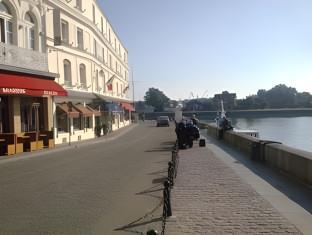 Khu vực xung quanh