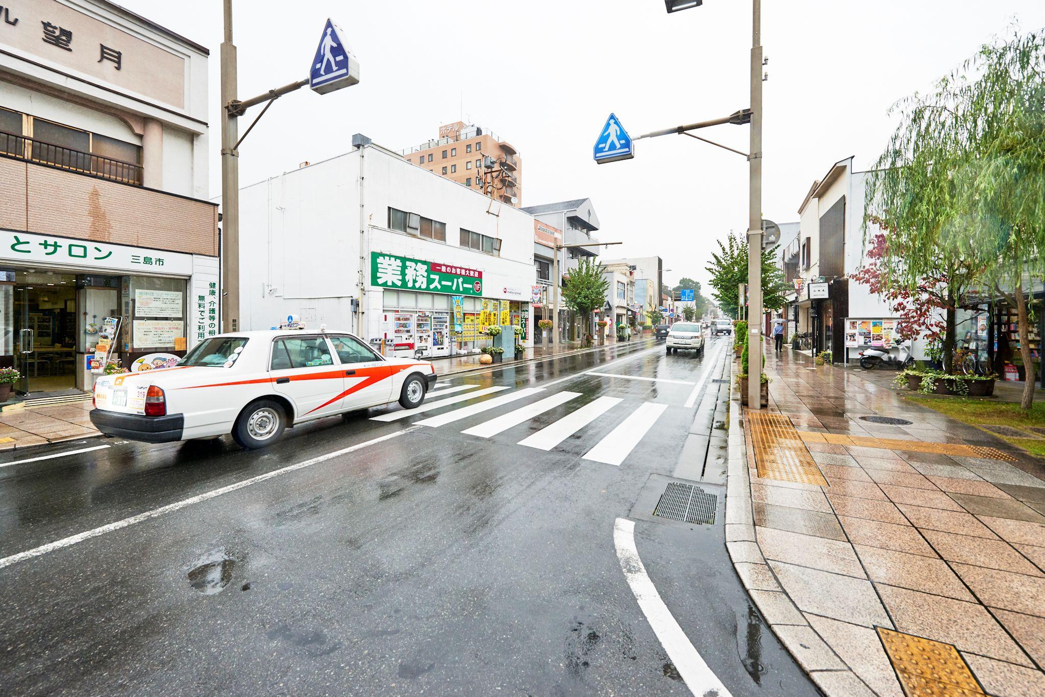 Khu vực xung quanh