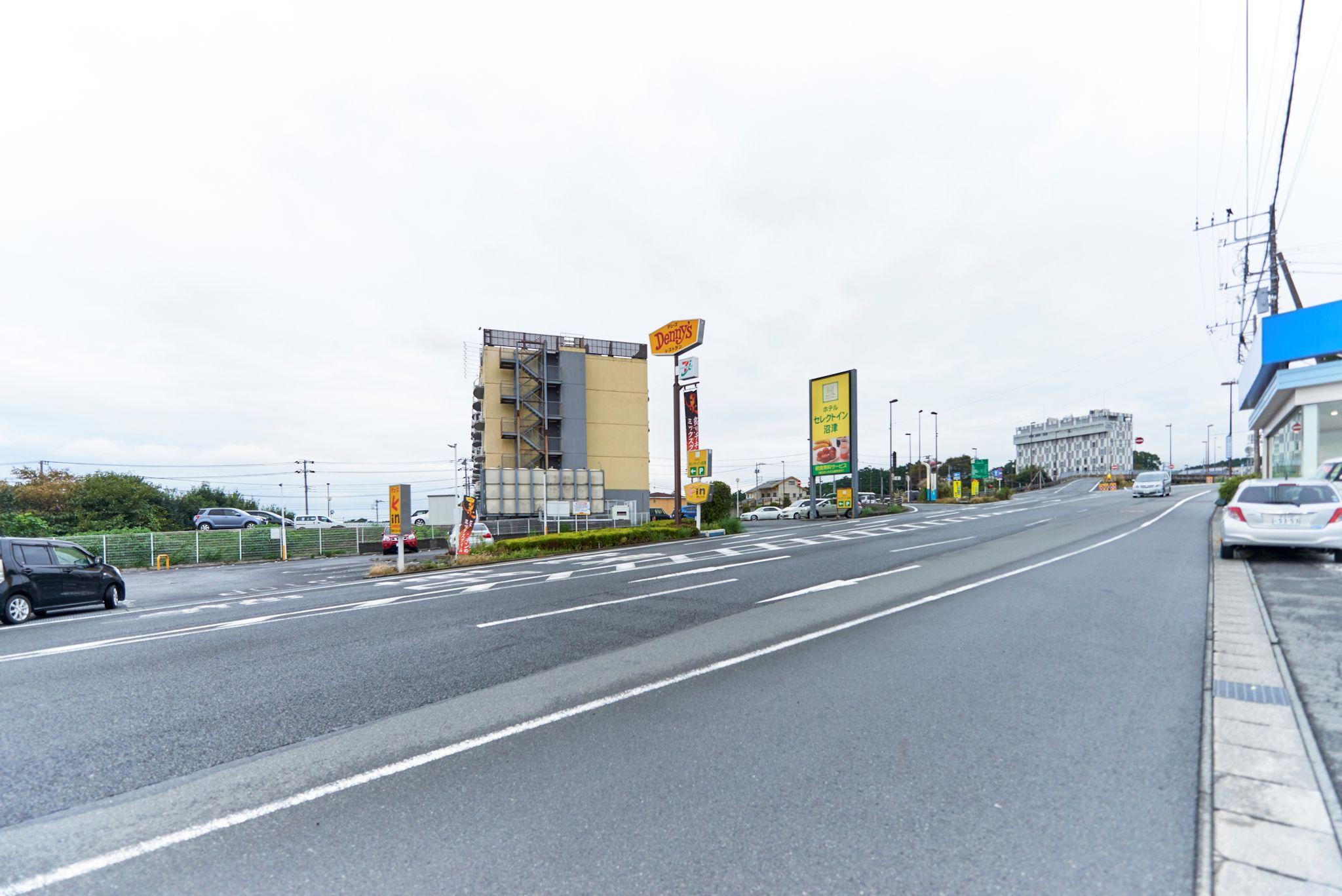 Khu vực xung quanh