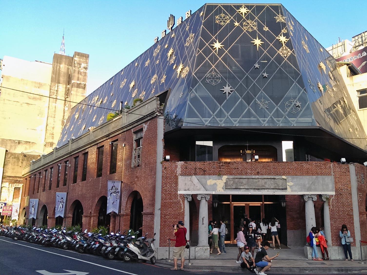 Nơi tham quan gần đây