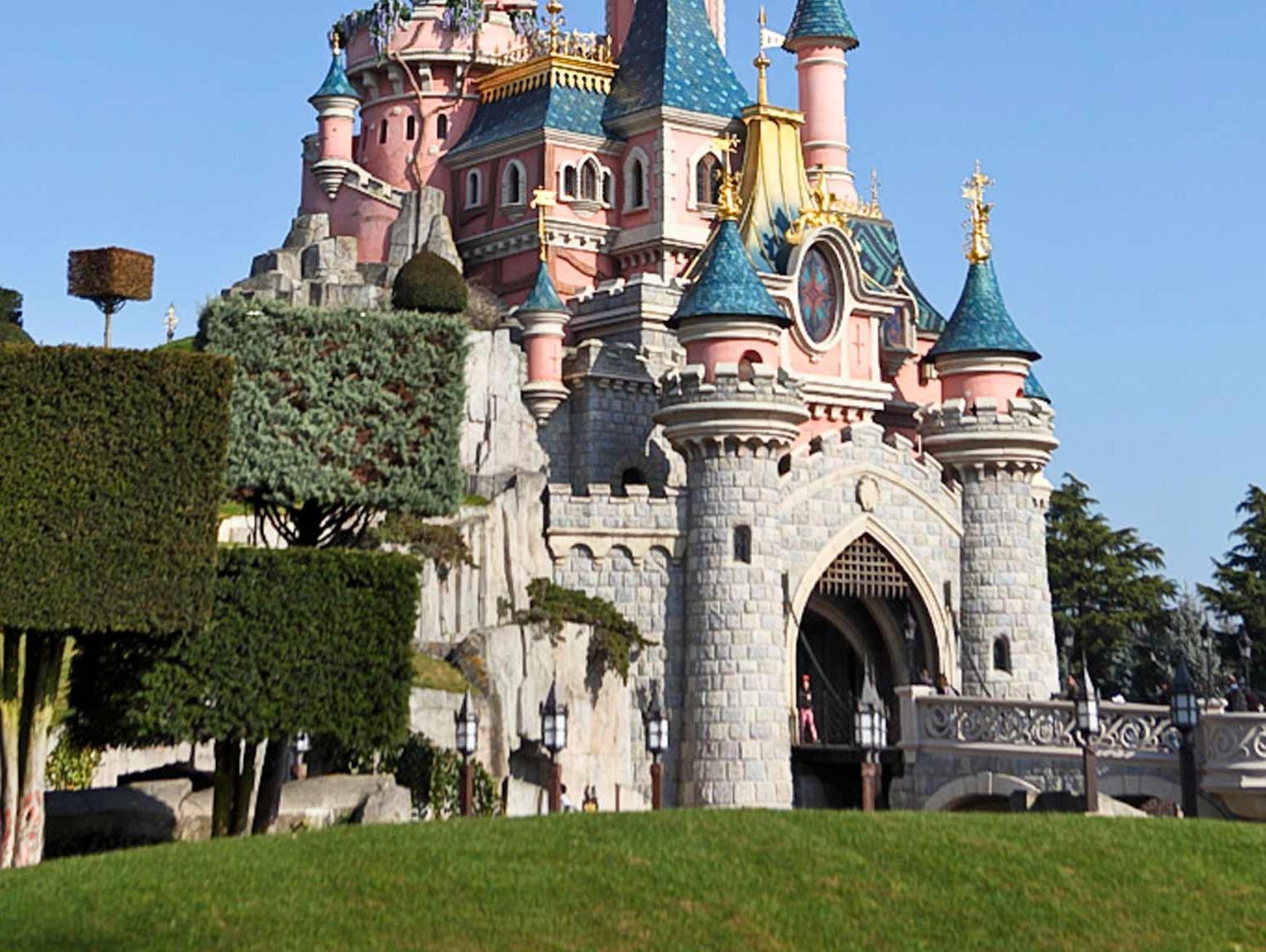 Nơi tham quan gần đây