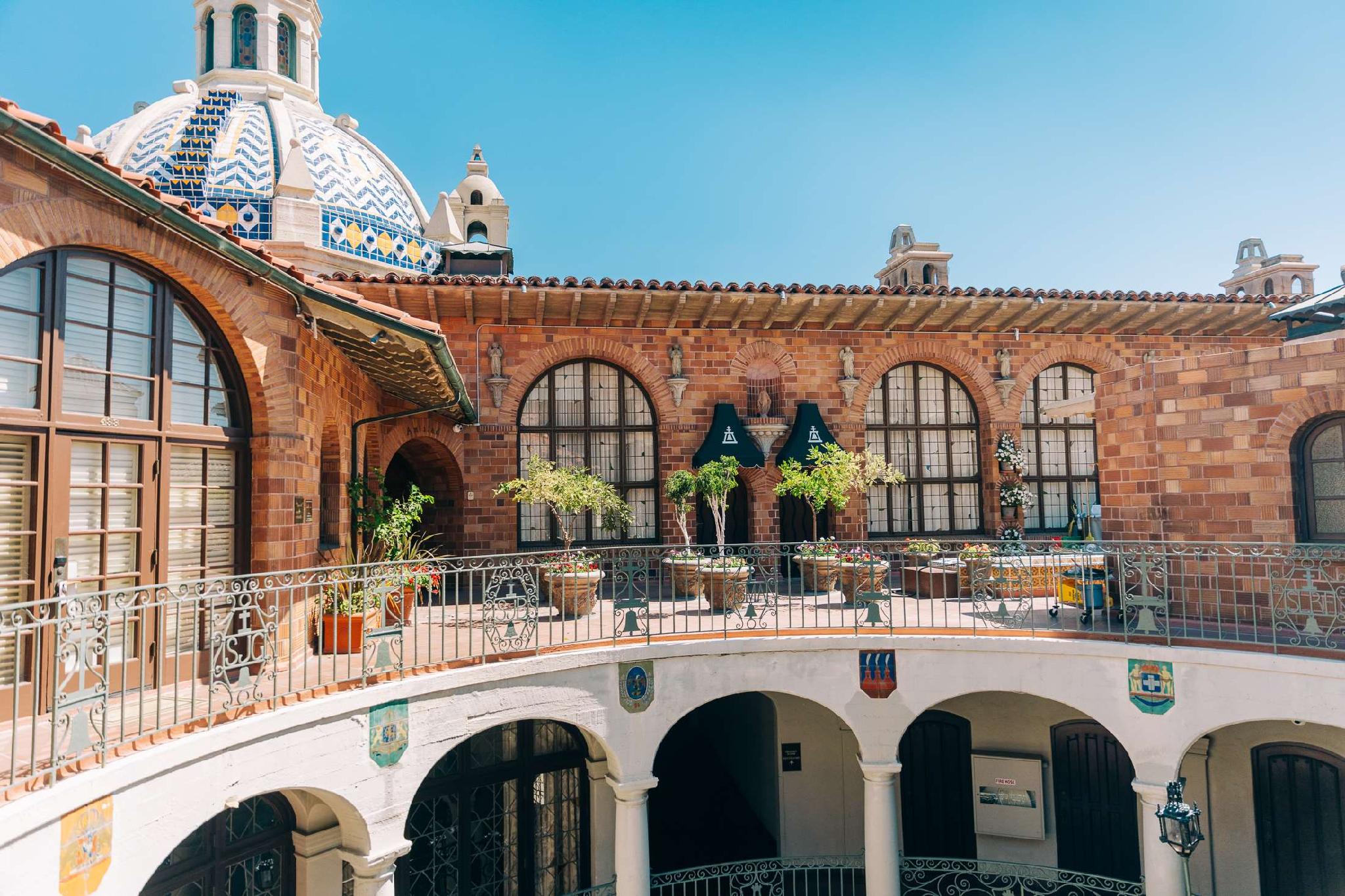 Ngoại cảnh khách sạn