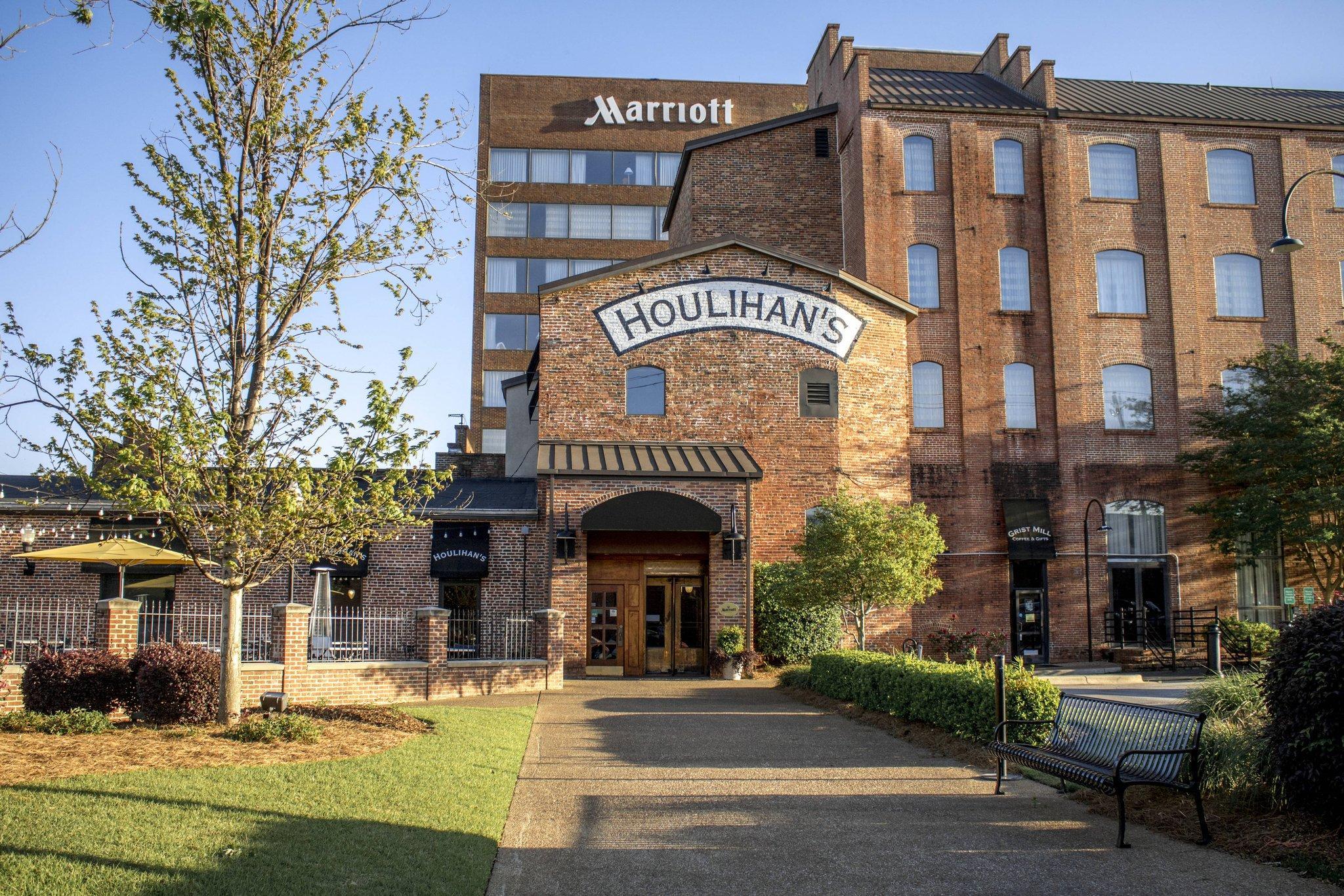 Ngoại cảnh khách sạn