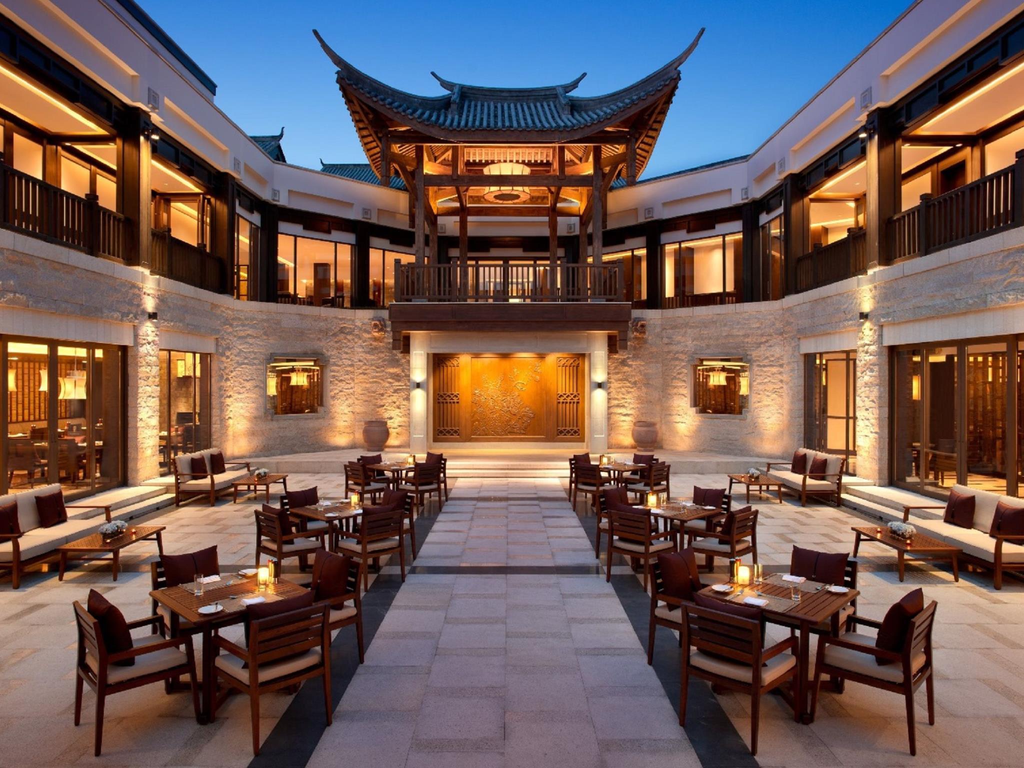 Ngoại cảnh khách sạn