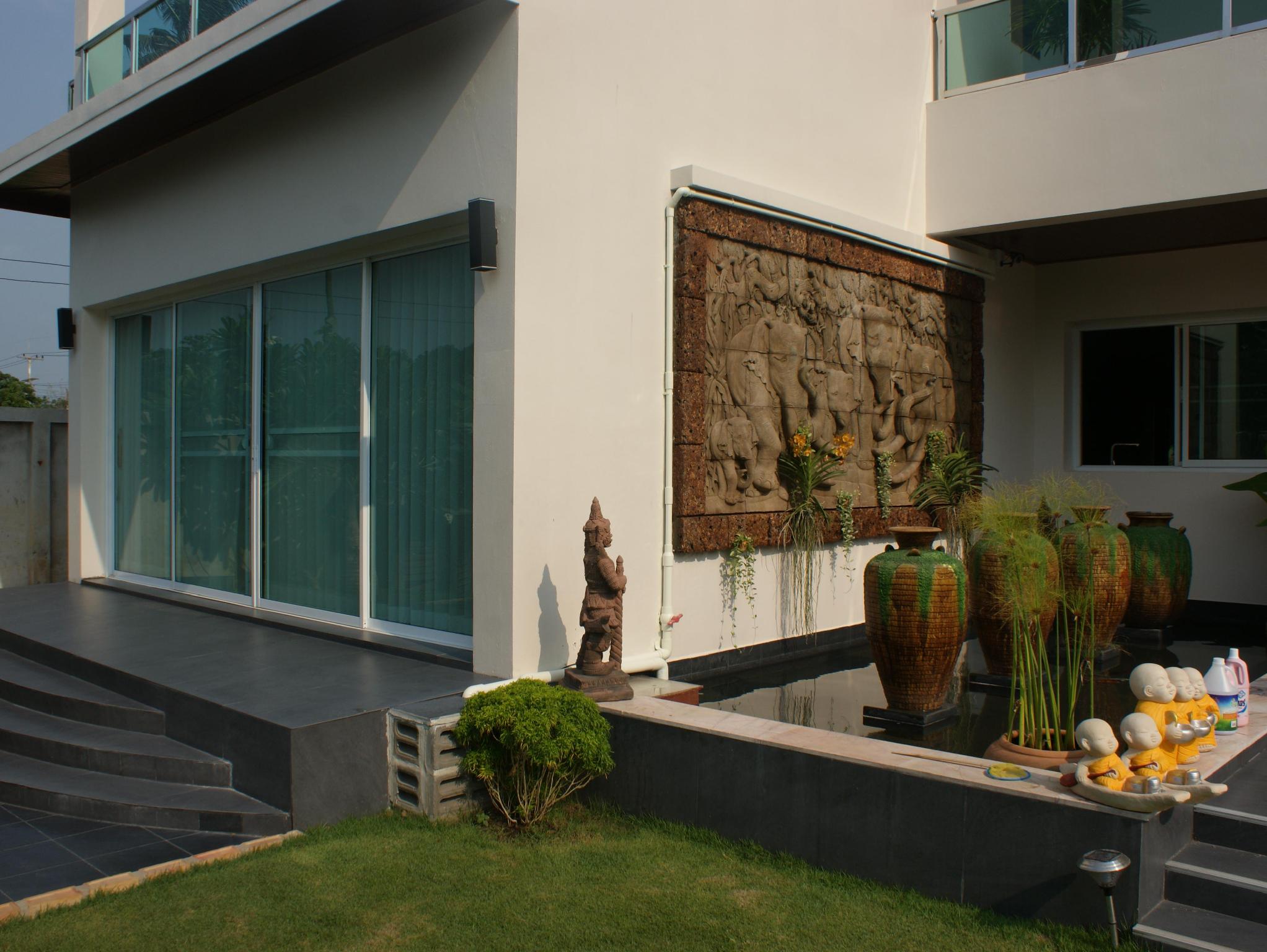 Ngoại cảnh khách sạn