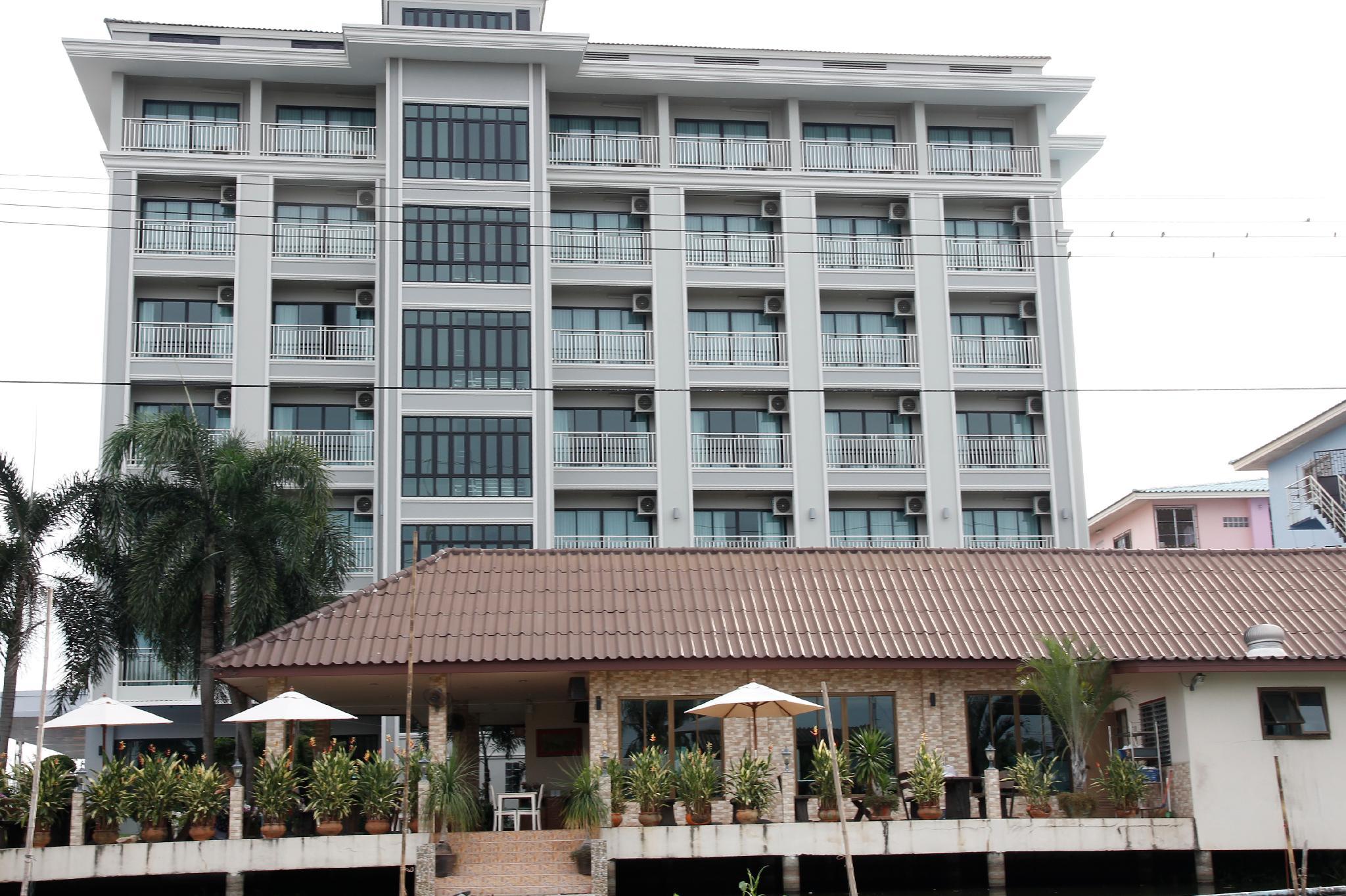 Ngoại cảnh khách sạn