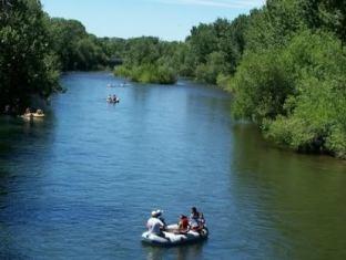 Khu vực xung quanh