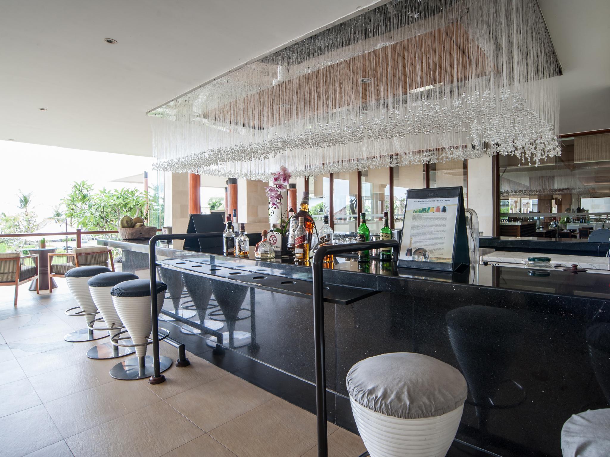 Quán bar